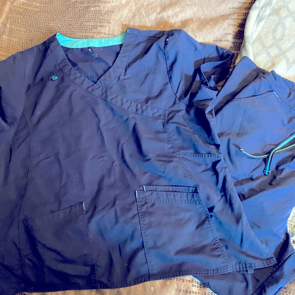 Scrub set